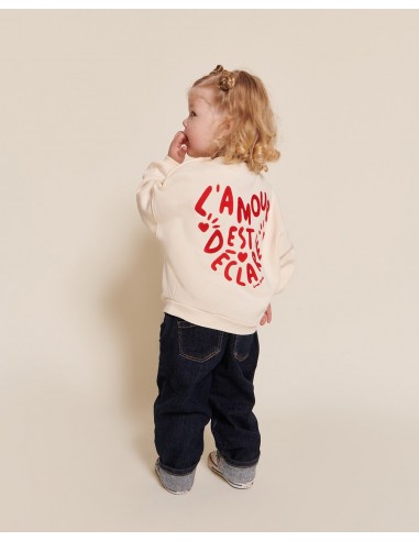 Le sweat enfant L'amour est déclaré en coton bio - crème / rouge des créatures d'habitude